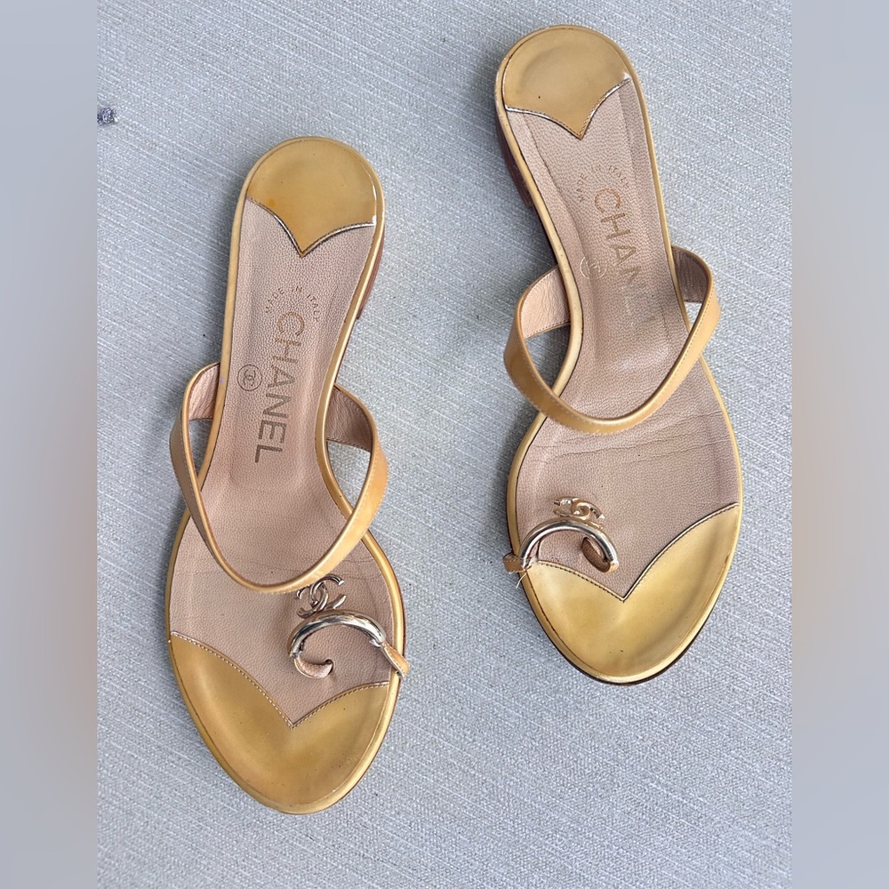 CHANEL Women's Yellow Sandals with Gold Cc. - Picture 8 of 15